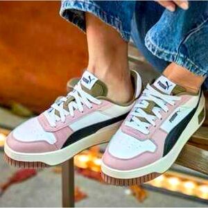 Puma Women's Carina Platform Leather Sneakers 91/2 EUC